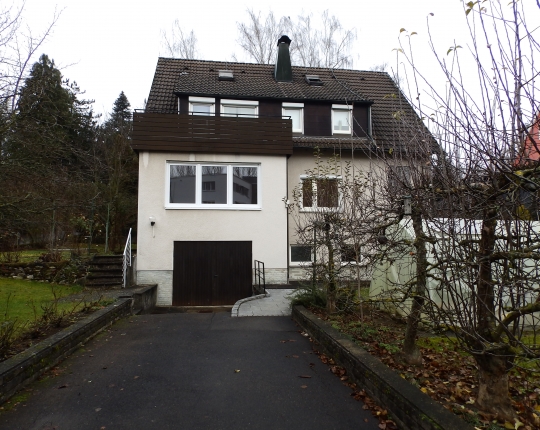VERKAUFT! Freistehendes Zweifamilienhaus in Aalen-TÃ¤nnich (Obj. 1071H00)